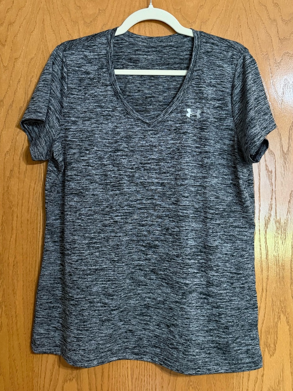 Lot of Women’s workout tops - UnderArmour, Nike, Reebok - Picture 4 of 13